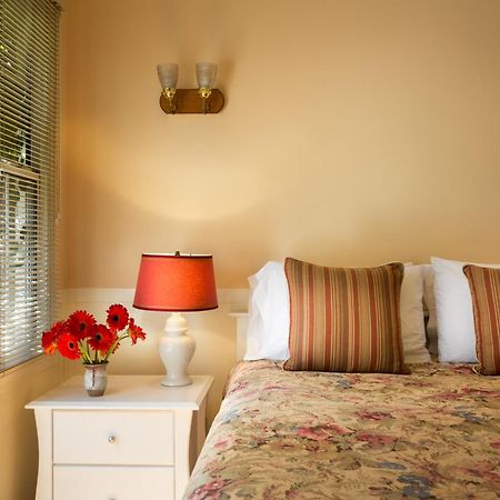 Cheshire Cat Inn & Cottages Santa Barbara Exterior foto